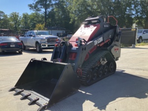 รถตักล้อยางขนาดเล็ก รุ่น IR1200 ปี 2025 ยี่ห้อ Iron Rhino แบบรางกว้าง ใช้เครื่องยนต์ Kubota พร้อมเกียร์บ็อกซ์ มอเตอร์ประสิทธิภาพสูง ปั๊มไฮดรอลิก Huade 48V/220V - Product Image 5