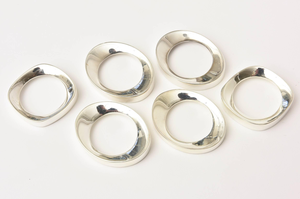 Rond de serviette en métal argenté fait à la main en gros à prix abordable d'Inde - Product Image 3