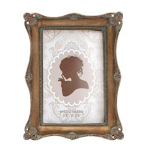 Cadre photo en métal d'inspiration vintage en bronze antique de forme carrée texturée rustique pour les intérieurs de maison classiques - Product Image 1