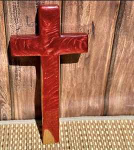 Croix d'église en résine époxy découpée avec des bords lisses et des couleurs vibrantes, de haute qualité - Product Image 4