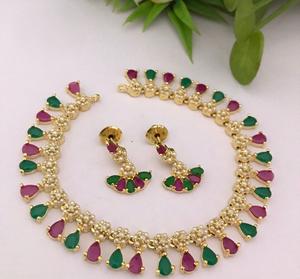 Ensemble collier et boucles d'oreilles en or plaqué de haute qualité avec des perles de CZ véritables pour un usage moderne en mariage, collection pour femmes - Product Image 1