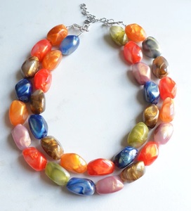 Collier coloré en résine acrylique épaisse pour femme, bijou tendance et élégant avec motif ange, idéal pour Noël, vente en gros DIY - Product Image 1