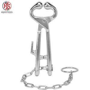 Sujetador de toros veterinario con cadena de acero inoxidable de alta resistencia - Product Image 1