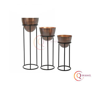 Plante en métal avec support en fil pack de deux et trois utilisations maison hôtel jardin support de fleurs artificielles finition cuivre vases antiques - Product Image 3