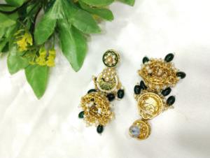 Conjunto de Collar Choker Kundan Chapado en Oro Religioso Tradicional con Aretes para Regalo de Boda y Aniversario - Product Image 4