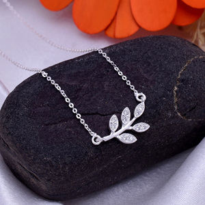 Collier pendentif en forme de feuille mignon en argent sterling 925 plaqué or massif avec pierre précieuse zircon naturelle, bijoux fins en gros - Product Image 2