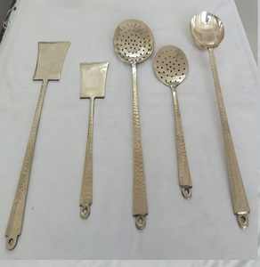 Juego de Cucharón y Espátula de Latón Náutico Hecho a Mano, Juego de Cocina de Latón para Cocina, Utensilios de Latón, Cinco Piezas, Metal, Artesanía Calvin - Product Image 1