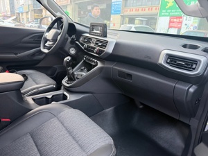 Stock disponible : Pick-up Peugeot 2024 d'occasion, turbo diesel, conduite à gauche, transmission automatique, livraison mondiale - Product Image 6
