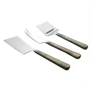 Ensemble de 3 Spatules à Fromage en Acier Inoxydable Poli, Écologiques, Lavables au Lave-Vaisselle, Couverts Élégants pour Mariages et Événements, Design Stylé - Product Image 1