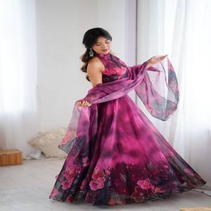 Ensemble Lehenga Choli VASTRA COTTAGE en organza pur, imprimé numérique, travail de zari, avec dupatta en toile évasée, tenue de fête et de mariage - Product Image 5