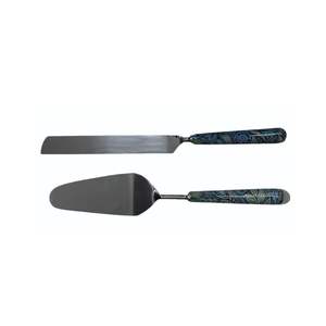 Juego moderno de espátula y cuchillo para tartas de acero inoxidable con mango de resina, utensilios de mesa para exhibición en panaderías y bodas - Product Image 1