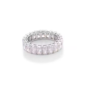 Anillo de piedra de moissanita de corte radiante Anillo de diamante moderno y de moda para su regalo de San Valentín - Product Image 5