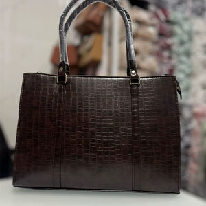 Bolso de mano de piel sintética con logotipo personalizado de alta calidad premium bordado con cremallera Color personalizable otoño diseño de moda para mujer - Product Image 1