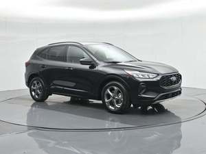 Ford Escape Hybride ST Line AWD 2024 d'occasion, propre, conduite à gauche, intérieur foncé, sièges en cuir, ACC, prêt à rouler - Product Image 2