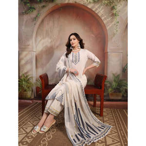 ชุดคุรตะผ้าฝ้ายสีขาวสำหรับผู้หญิง พร้อมผ้าคลุมไหล่ปักลาย แขนสามส่วน - Product Image 5