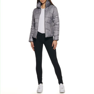 Chaqueta acolchada con acabado estampado personalizado para mujer, cálida, acolchada, con capucha, para invierno, resistente al viento, relleno de poliéster estándar - Product Image 2