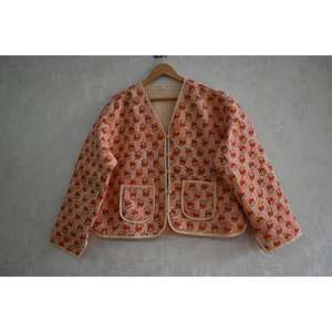 Veste matelassée en coton réversible écologique à imprimé floral tissé à la main, design floral, vêtements d'extérieur d'hiver - Product Image 1