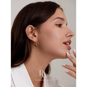 Pendientes de Aro de Doble Capa con Baño de Oro y Circonitas, Estilo Huggie Doble, Regalo para Ella - Product Image 5