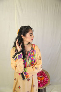 2025 cómodas etiquetas personalizadas de alta calidad Kurtis de mujer al por mayor trajes paquistaníes para mujer bordado Gharara Kurti trajes OEM - Product Image 3