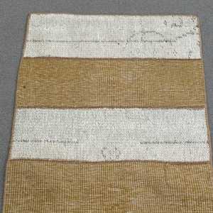 Tapis de 1,5 x 3,5 pieds, tapis turc vintage, tapis persan en laine marron et blanc - Product Image 5