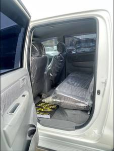 Camioneta Usada Toyota Hilux Vigo Doble Cabina 3.0 -4D Turbo Diésel 4WD Manual con Volante a la Derecha, Año 2015 |   Listo para Exportar - Product Image 5