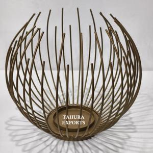 Bougeoir blanc de style cage haute avec une finition de qualité supérieure, conçu pour un charme durable dans les ambiances traditionnelles et rustiques - Product Image 4