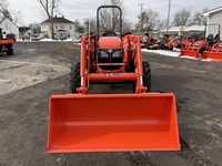 Tractor Kubota M5660SUHD 2023 4WD con Motor, Caja de Cambios, Bomba y Todos los Implementos, Certificado CE, 4 Horas de Uso, en Venta