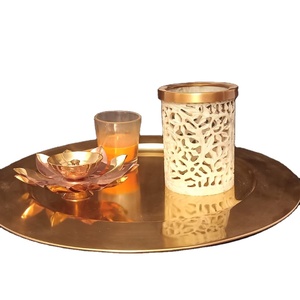 Vente en gros d'assiettes de présentation en laiton, assiettes dorées pour la décoration de fête de mariage, décoration artisanale de maison et de table - Product Image 1
