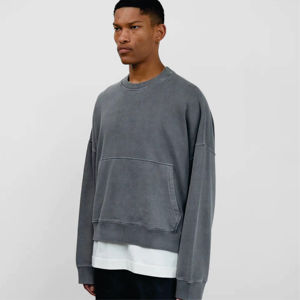 Sudadera deportiva de cuello redondo verde bosque de ajuste holgado cálido y acogedor 77% algodón 23% técnica de patrón de estampado de soplo de poliéster reciclado - Product Image 3