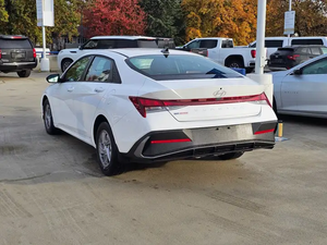 HYUNDAI ELANTRA LIMITED 2025 D'OCCASION DU PREMIER PROPRIÉTAIRE - Product Image 2