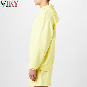 Conjunto Deportivo para Hombre con Sudadera con Media Cremallera en Color Amarillo Claro, Pantalones Cortos, Camiseta de Manga Larga y Pantalones Deportivos - Product Image 2