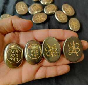 Pièce de pyrite naturelle de haute qualité avec des symboles Zibu pour les cadeaux disponibles à l'exportation Qualité et prix - Product Image 2