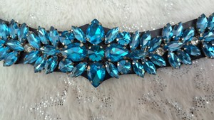 Fronture de cheval artisanale en cristal bleu, ornée de strass de luxe, pour le dressage équestre - Product Image 3