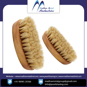 Brosse à barbe en bois à prix raisonnable pour hommes Outil de soin des cheveux compact avec poils - Product Image 2