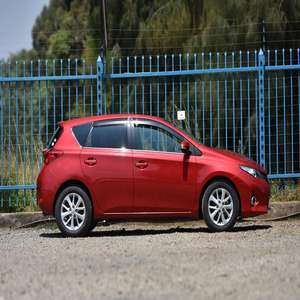 Fresco y limpio Toyota Auris automático sin historial de accidentes con volante a la izquierda y derecha Venta caliente en stock - Product Image 1