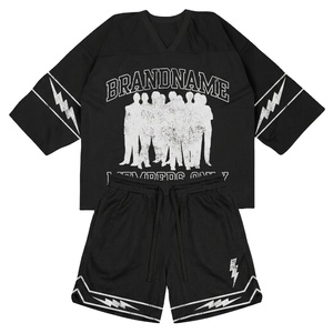 Ensemble short et maillot pour homme en polyester mesh 260 GSM, noir et blanc, avec panneau éclair et impression sérigraphique, logo personnalisé. - Product Image 1