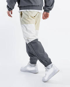 Ropa Deportiva Urbana OEM con Logotipo Personalizado, Chaquetas Cortavientos Unisex con Cierre, Traje Deportivo de Nailon con Parches para Hombre - Product Image 4