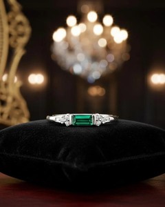 Anillo de Esmeralda Cultivada en Laboratorio, Plata de Ley 925 con Piedras Decorativas Blancas, Elegante Gema Verde, Joyería para Mujer, Proveedor Mayorista - Product Image 3