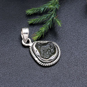 Pendentifs et breloques en pierre précieuse de Moldavite véritable, bijoux en argent, grossiste et fabricant de pendentifs et de breloques - Product Image 4