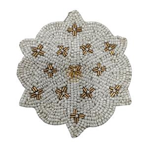 Posavasos de té con cuentas hechas a mano de edición de lujo elegante blanco perla oro Cruz patrón decorativo accesorio de mesa ajustes elegantes - Product Image 1
