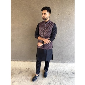 Meilleure qualité présentant un ensemble Kurta moderne avec veste Portez votre style avec un pyjama Kurta classique avec un chiffre de tissage en viscose brillant - Product Image 1