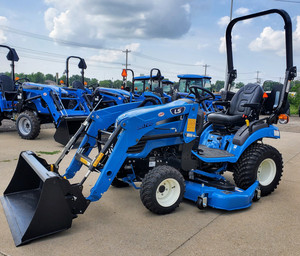 Tractor Cortacésped LS LL1700 4x4 con Motor Diésel y Plataforma de Corte Central para Cortar Césped - Product Image 4