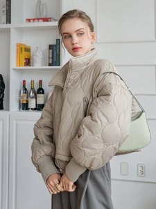 Recién llegados, chaqueta acolchada de burbujas de invierno a la moda para mujer, mangas esponjosas de longitud corta con cremallera, estampado transpirable de nailon - Product Image 5