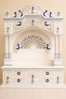 Mandir Swaminarayan en bois de teck massif, aspect marbre traditionnel, style temple hindou royal, avec unité de Pooja et rangement, richement sculpté, meuble de maison