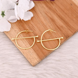 Boucles d'oreilles en laiton de haute qualité, plaquées or, nouveau design, pour femmes, boucles d'oreilles dorées pour cadeau, boucles d'oreilles en vente, bijoux faits à la main - Product Image 4