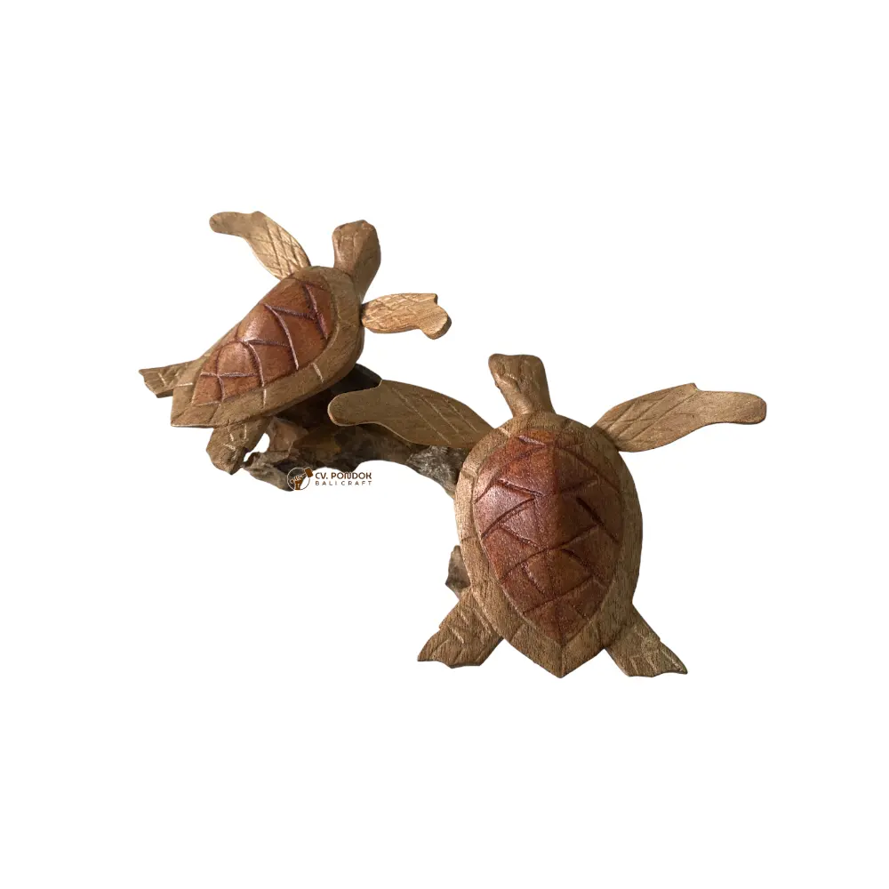Hochwertiges handgemachtes halb braunes Schildkröten paar aus Holz, das auf einzigartigem Wurzelholz für Tisch dekorationen steht