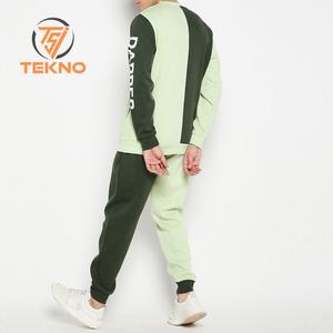 Traje de sudor de peso pesado para hombres de diseño personalizado Estilo de calle de moda con precio competitivo Tallas grandes para el invierno - Product Image 3