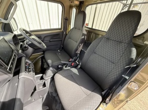 Good Quality USED 2022 DAI HATSU HIJET <b>JUMBO</b> CAB HARD CARGO 4X4 4WD ABS 5-SPEED MANUEL TRANSMISSION - Product Image 5