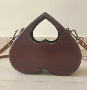 กระเป๋าสตางค์ไม้สไตล์วินเทจทรงหัวใจสำหรับผู้หญิงปรับแต่งได้ตามต้องการ - Product Image 3