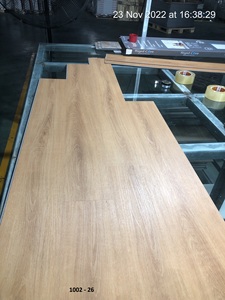 Modernas y Elegantes Baldosas de PVC SPC Antideslizantes e Impermeables de 4.5mm 5mm 6mm para Baño e Interiores - Product Image 2